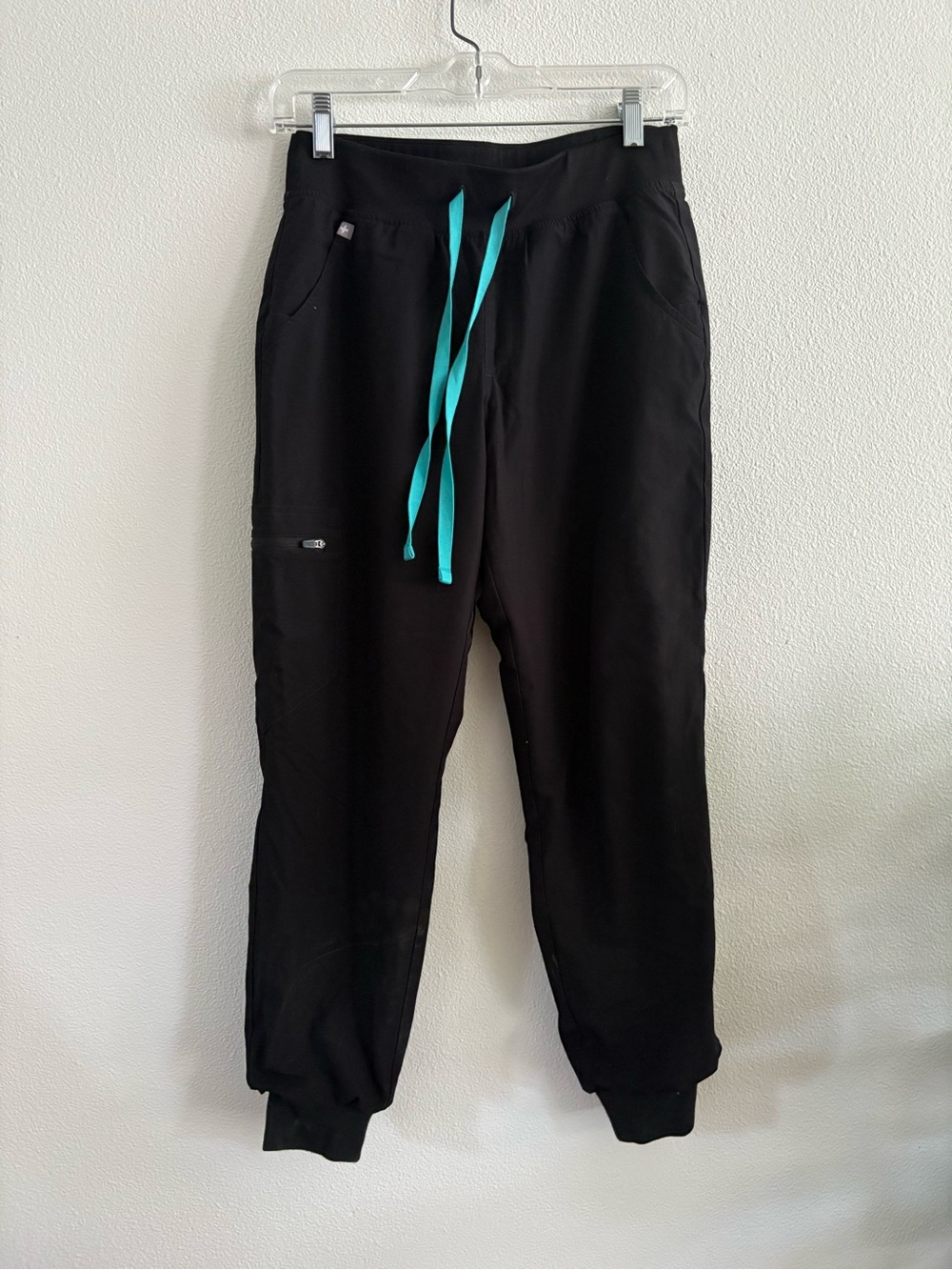FIGS Black Jogger Scrub Pants Size XS Petite Technical Comfort